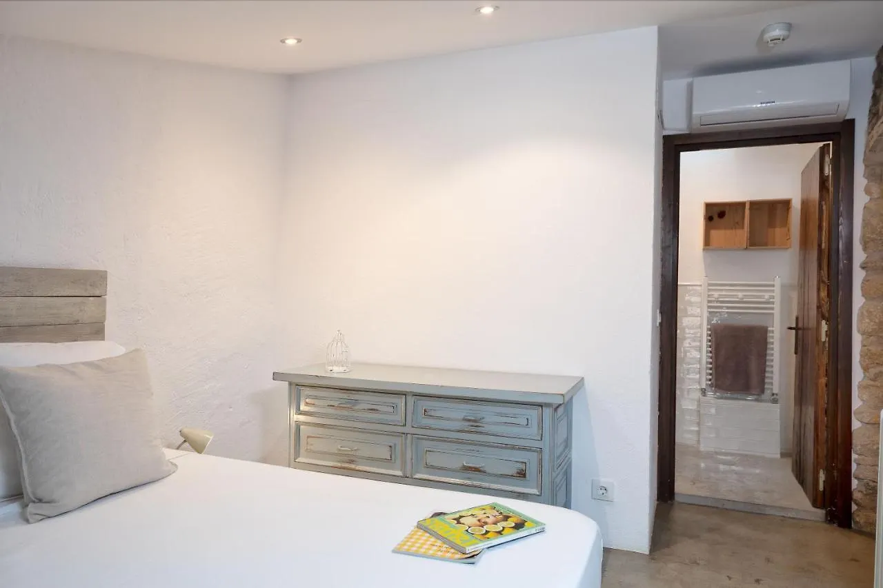 Flateli Corca Townhouse Villa 0*, Corsa